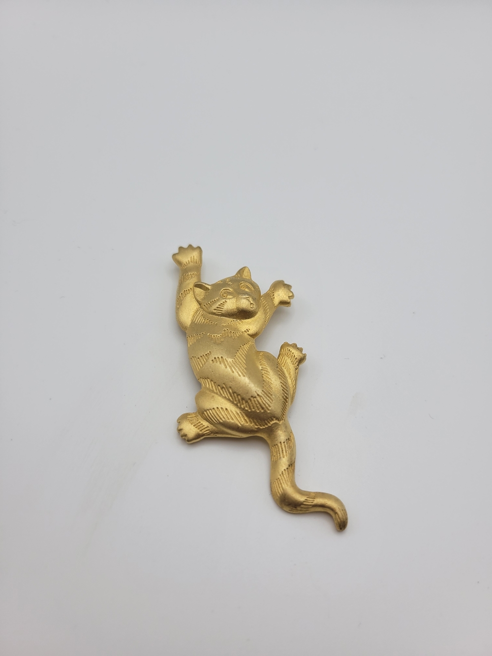 Vintage JJ 1988 Cat Brooch Jonette Jewelry Climbing Kitten Pin Gold Tone